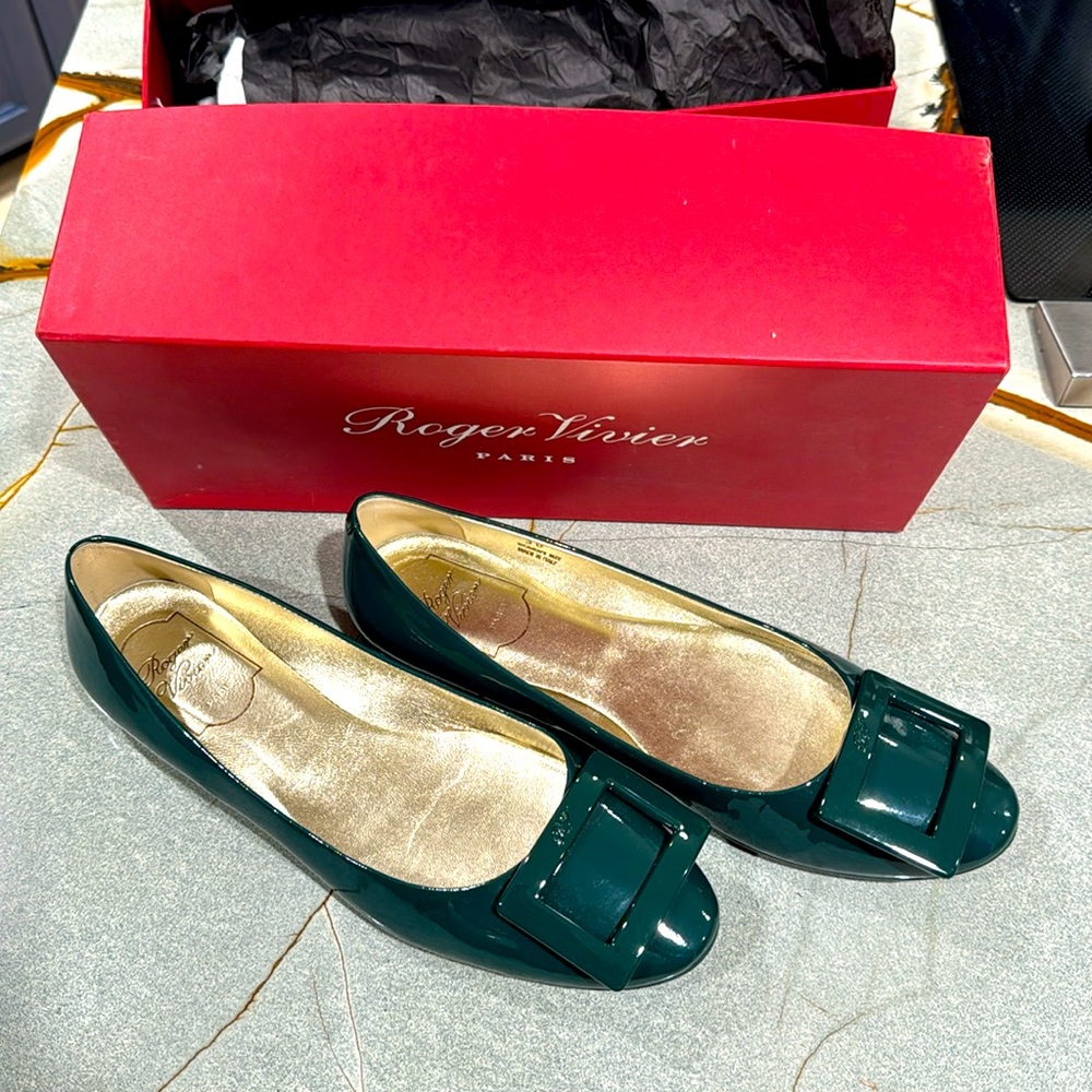 Vintage Roger Vivier green flats - BRAND NEW